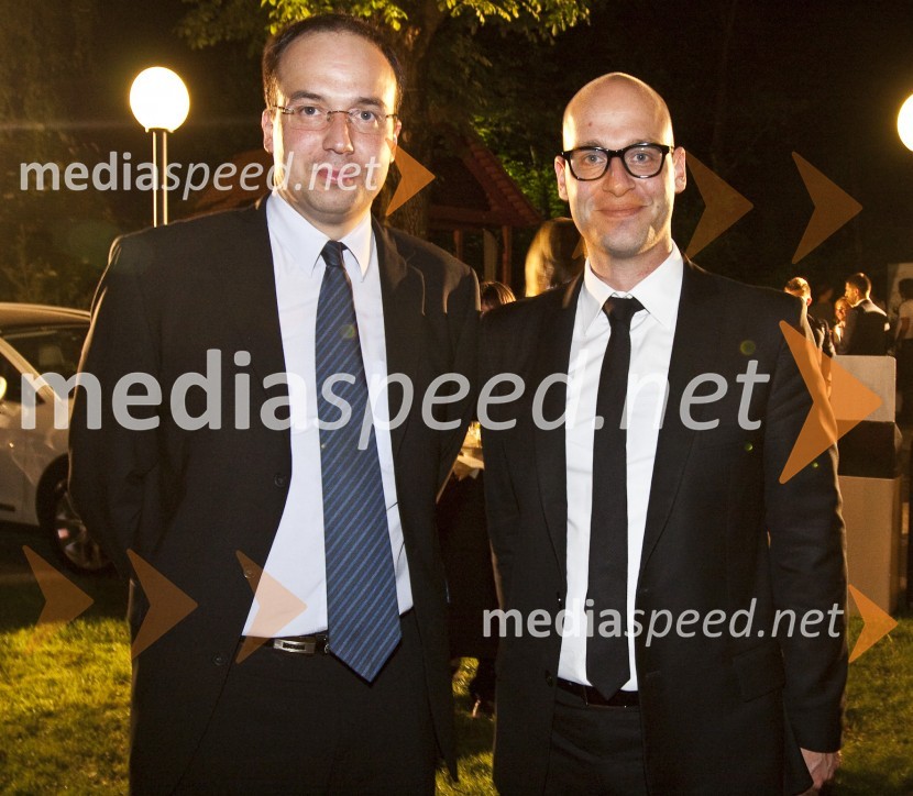 Leo Oblak, predsednik uprave medijske hiše Infonet in Miha Ažman, generalni direktor BMW SlovenijaPoslovni avto leta 2009, podelitev priznanj