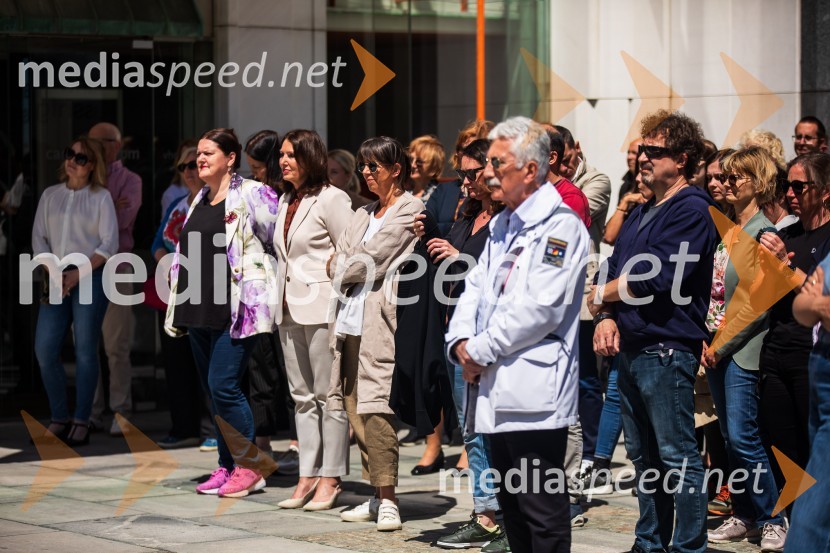  Uršula Cetinski, generalna direktorica, Cankarjev dom; mag. Breda Pečovnik, direktorica kongresno komercialne dejavnosti Cankarjev dom;  ... Slovesnost ob obletnici Cankarjevega rojstva