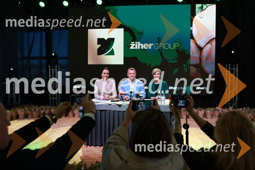  Melita Žiher, vodja prodaje, Žiher hiše;  Marko Žiher, direktor, Žiher hiše;  Tina Preac, prokuristka, Žiher hišeNovinarska konferenca ob uradni otvoritvi lesnopredelovalnega centra Žiher les, Ormož