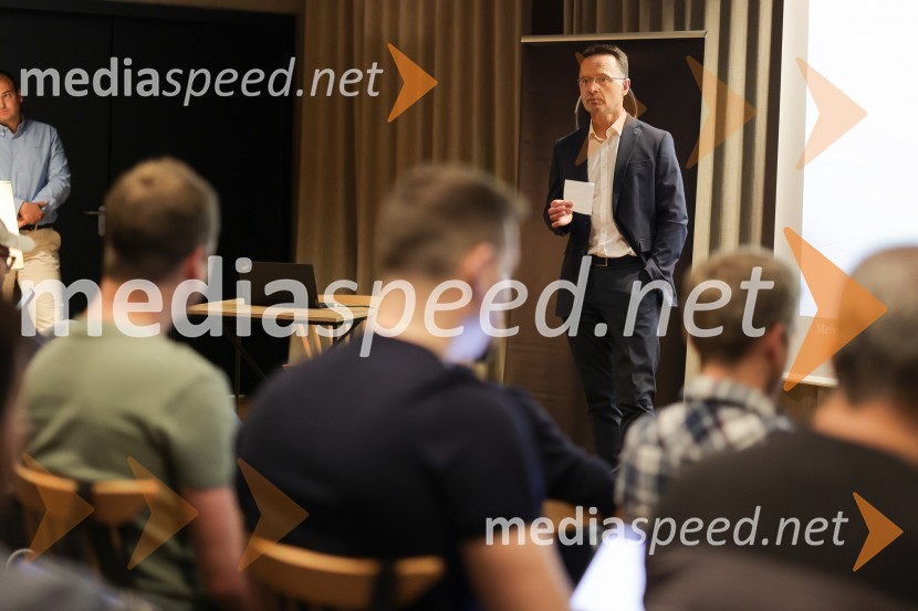 Mercedes-Benz novi razred V, slovenska predstavitev