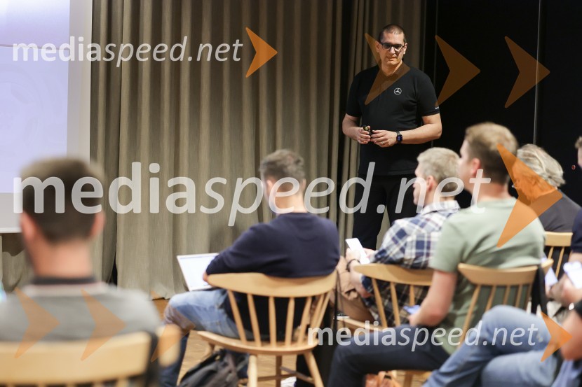 Mercedes-Benz novi razred V, slovenska predstavitev