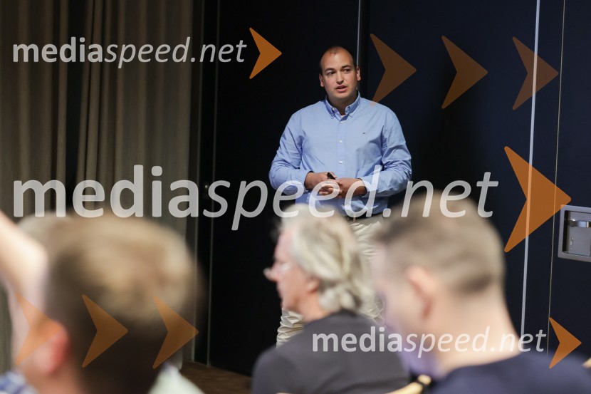 Mercedes-Benz novi razred V, slovenska predstavitev