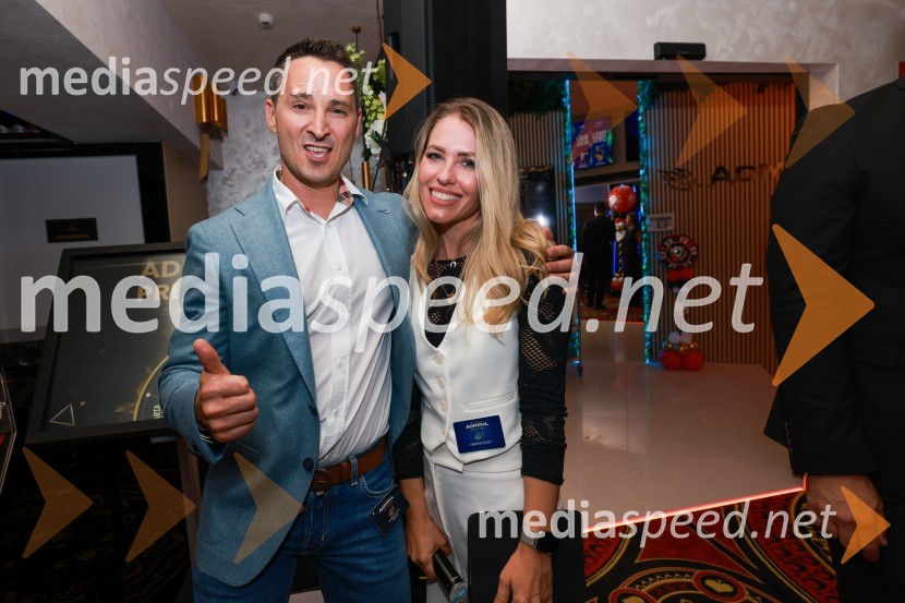 mag. Klemen Čaleta, direktor, Admiral Slovenija;  Natalija Veronik, moderatorka, Radio CityOtvoritev prenovljenega Casina Admiral Maribor
