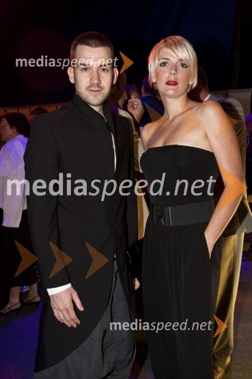 Anžej Dežan, pevec in TV voditelj ter Maša Kljun, TV voditeljicaPredstavitev BMW Z4 Roadster in predpremiera BMW Series 5 Gran Turismo