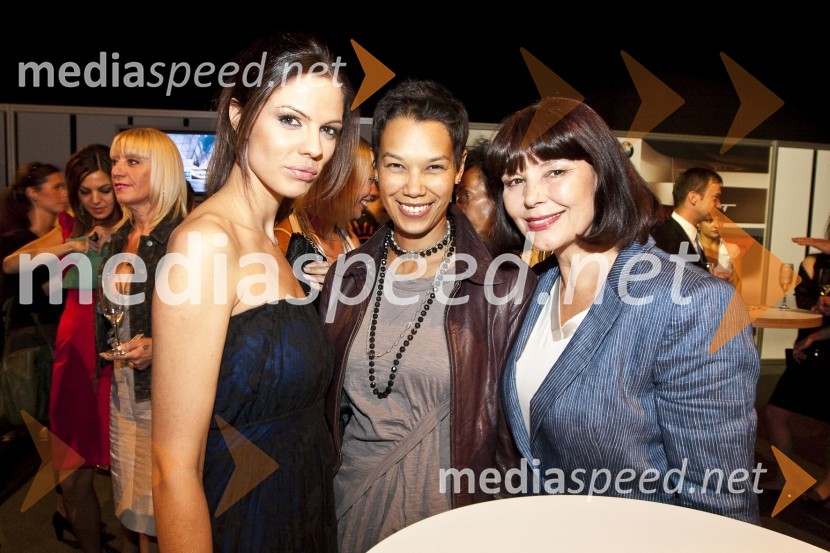 Sabina Remar, Miss Universe Slovenije 2004, Alice Camara in Nina Gazibara, nekdanji manekenkiPredstavitev BMW Z4 Roadster in predpremiera BMW Series 5 Gran Turismo