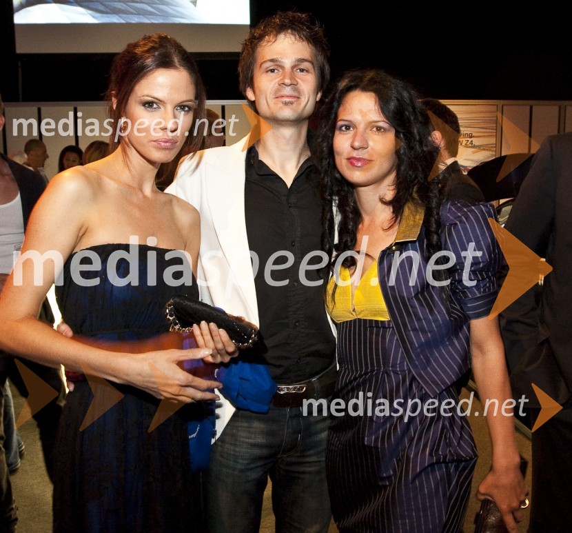 Sabina Remar, Miss Universe Slovenije 2004 in Simona Lampe, modna oblikovalka z možem AndrejemPredstavitev BMW Z4 Roadster in predpremiera BMW Series 5 Gran Turismo