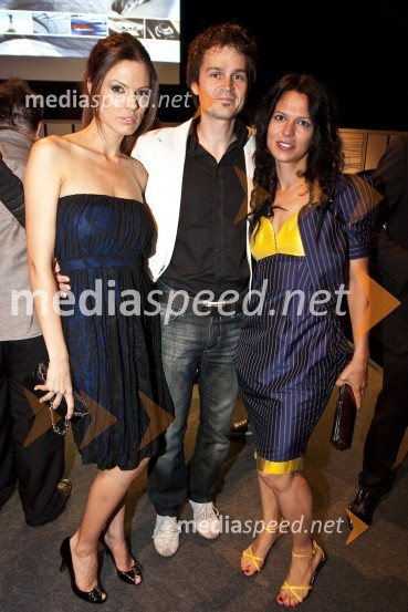 Sabina Remar, Miss Universe Slovenije 2004 in Simona Lampe, modna oblikovalka z možem AndrejemPredstavitev BMW Z4 Roadster in predpremiera BMW Series 5 Gran Turismo