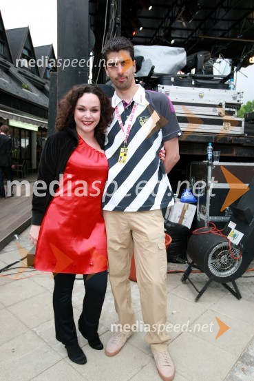 Pevka skupine Soulfingers in Bor Greiner, odgovorni urednik na Radiu CityRadio City, koncert 2009