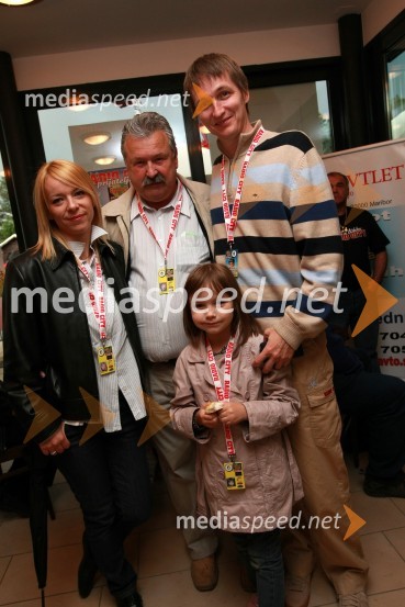 Helena Konšak, njen oče Marjan Konšak ter hči Pia in Dado Mar, Radio CityRadio City, koncert 2009