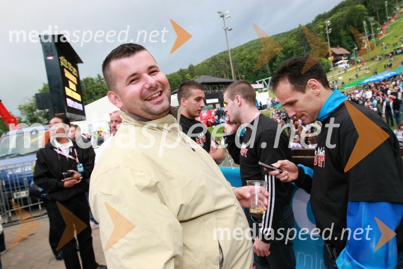 Daniel Praštalo, telesni stražar in Tomaž Barada, taekwondoist in kickboksarRadio City, koncert 2009