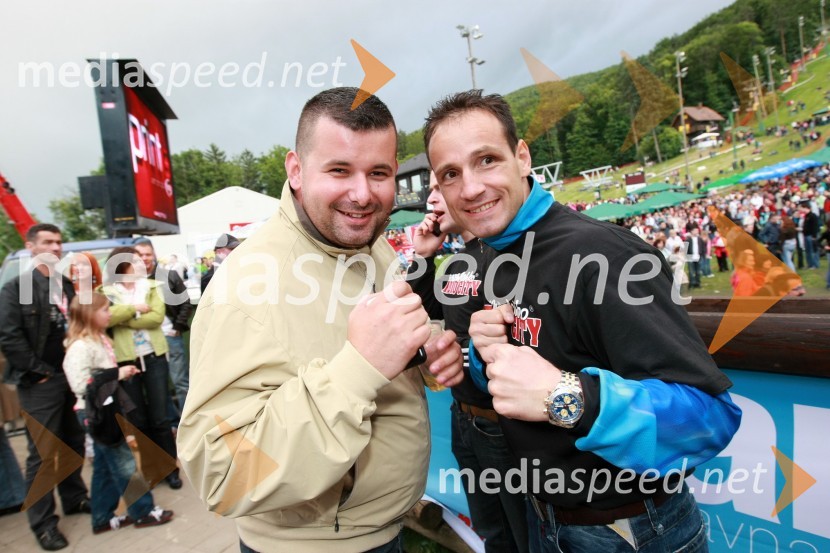 Daniel Praštalo, telesni stražar in Tomaž Barada, taekwondoist in kickboksarRadio City, koncert 2009