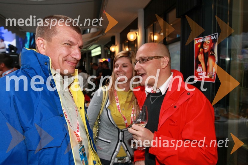 Dragutin Mate, nekdanji minister za notranje zadeve in Gregor Jeza, predsednik uprave Hit Šentilj d.d. s punco KatjoRadio City, koncert 2009