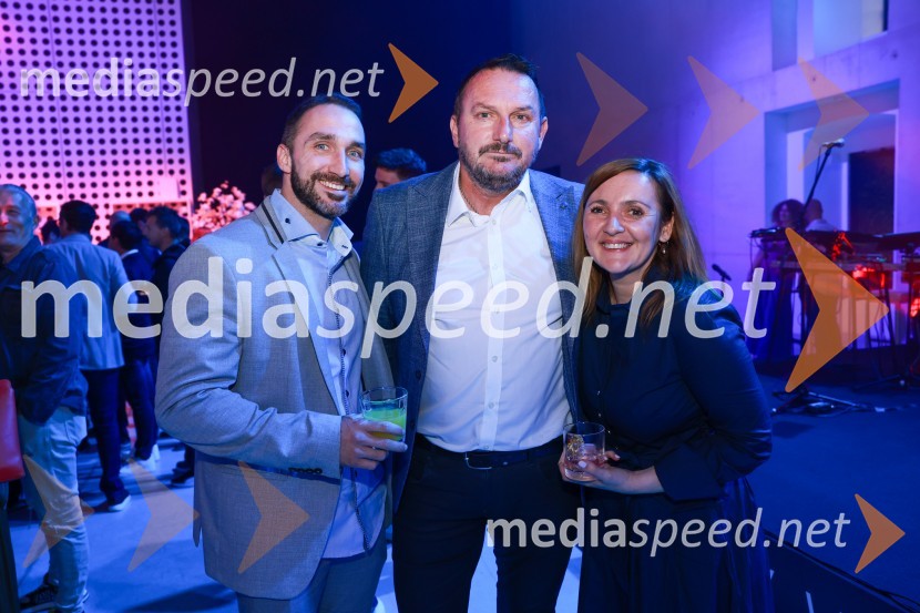 Janja Garnbret vozi Lexus LBX