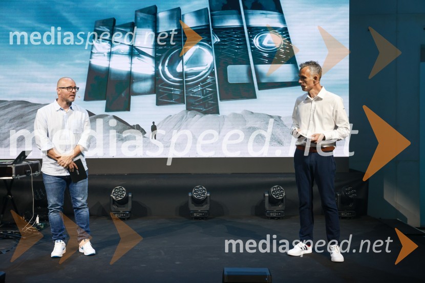  Ciril Komotar, vloger Komotar Minuta;  Primož Tiringar, direktor, Toyota SlovenijaJanja Garnbret vozi Lexus LBX