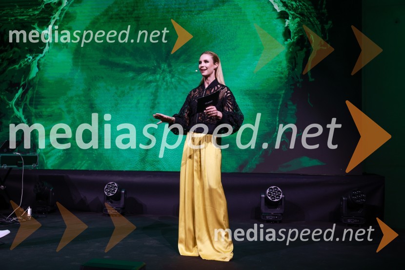  Iva Krajnc Bagola, igralkaJanja Garnbret vozi Lexus LBX