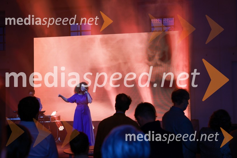 Janja Garnbret vozi Lexus LBX