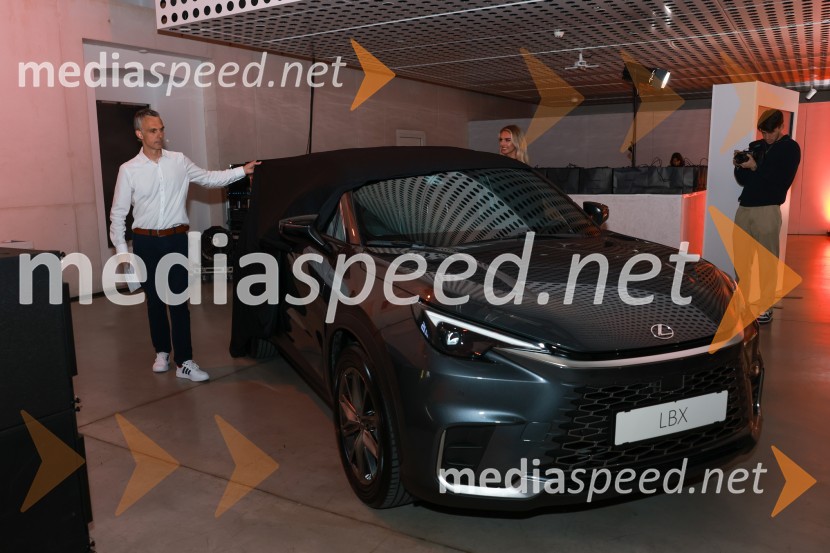 Janja Garnbret vozi Lexus LBX