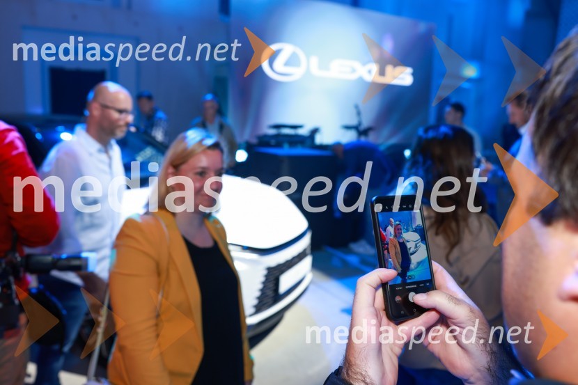 Janja Garnbret vozi Lexus LBX