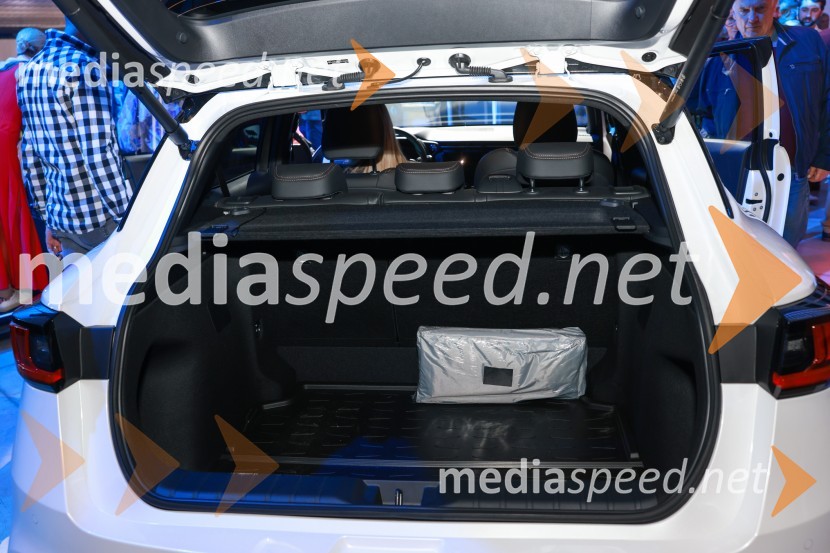 Janja Garnbret vozi Lexus LBX