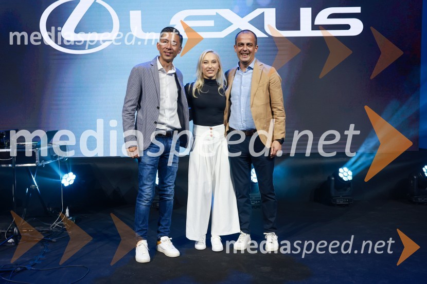 Yosuke Arai, predsednik in glavni izvršni direktor, Toyota Adria d.o.o.;  Janja Garnbret, športna plezalka;  Gregor  Mauko, direktor, Toyota SlovenijaJanja Garnbret vozi Lexus LBX