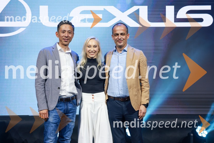  Yosuke Arai, predsednik in glavni izvršni direktor, Toyota Adria d.o.o.;  Janja Garnbret, športna plezalka;  Gregor  Mauko, direktor, Toyota SlovenijaJanja Garnbret vozi Lexus LBX