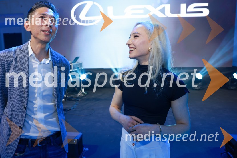 Yosuke Arai, predsednik in glavni izvršni direktor, Toyota Adria d.o.o.;  Janja Garnbret, športna plezalkaJanja Garnbret vozi Lexus LBX