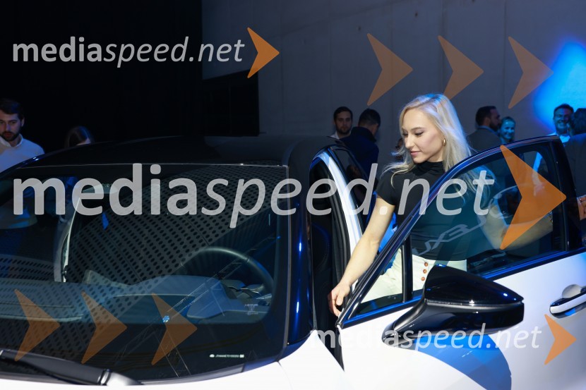  Janja Garnbret, športna plezalkaJanja Garnbret vozi Lexus LBX