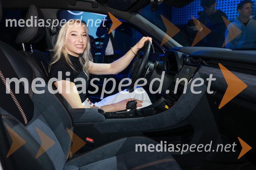  Janja Garnbret, športna plezalkaJanja Garnbret vozi Lexus LBX