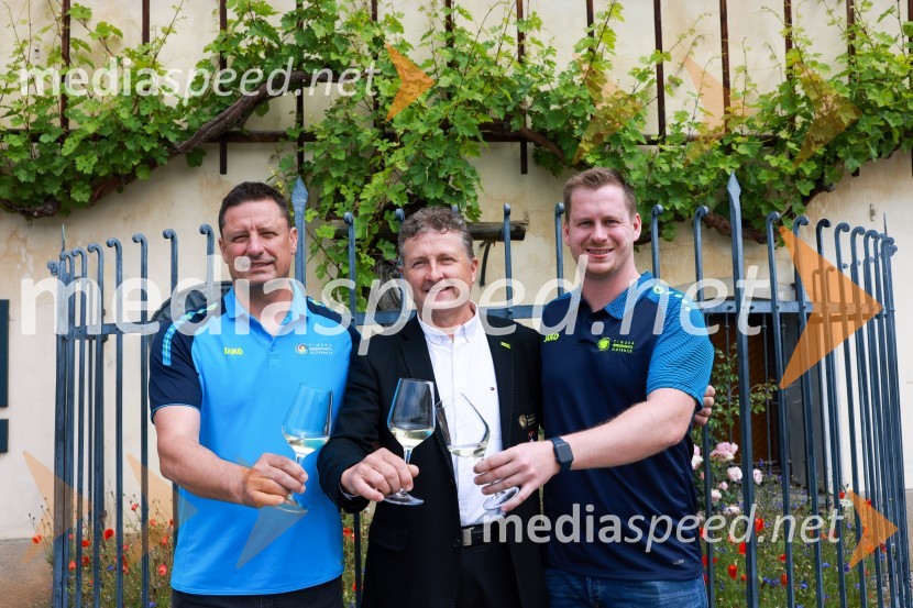  Robi Fišer, selektor Slovenske vinske reprezentance;  Danilo Steyer,   vinar, Steyer Vina; vinski vitez, predsednik Vinske reprezentance Slovenije;  Nejc Ščurek, nogometaš Vinske reprezentance SlovenijeNovinarska konferenca – VINO EURO 2024