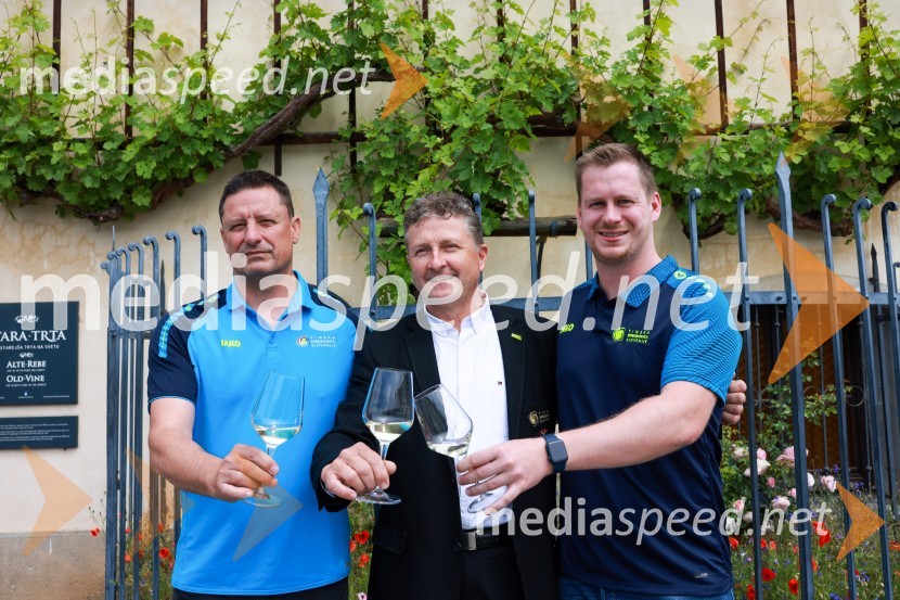  Robi Fišer, selektor Slovenske vinske reprezentance;  Danilo Steyer,   vinar, Steyer Vina; vinski vitez, predsednik Vinske reprezentance Slovenije;  Nejc Ščurek, nogometaš Vinske reprezentance SlovenijeNovinarska konferenca – VINO EURO 2024