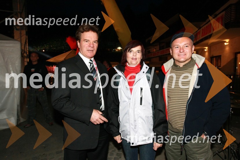 Mišo Hölbl, direktor in lastnik Radia City, Mojca Prekoršek, dobitnica avta in Franc Kangler, župan MariboraRadio City, koncert 2009