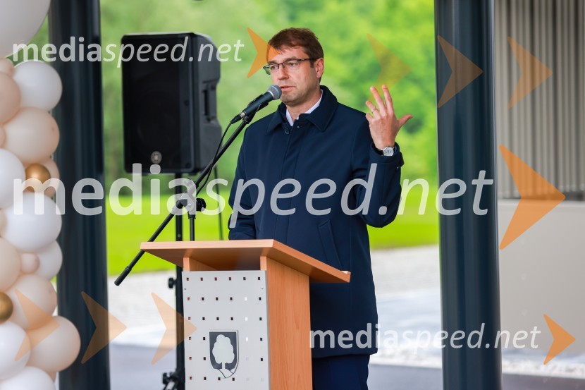  Tomaž Rožen, župan, občina Ravne na KoroškemObjekt Vrata Javornik na Ravnah na Koroškem prinaša 35 novih javnih najemnih stanovanj