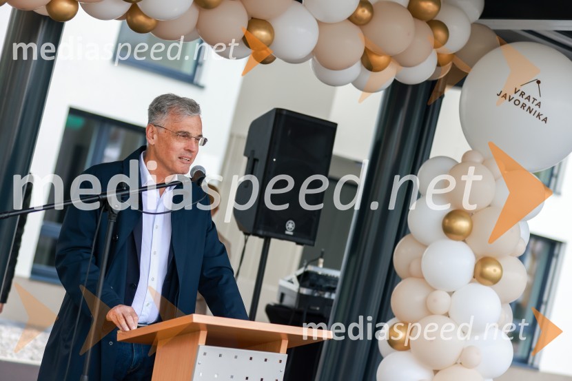  Črtomir Remec, direktor Stanovanjskega skladaObjekt Vrata Javornik na Ravnah na Koroškem prinaša 35 novih javnih najemnih stanovanj