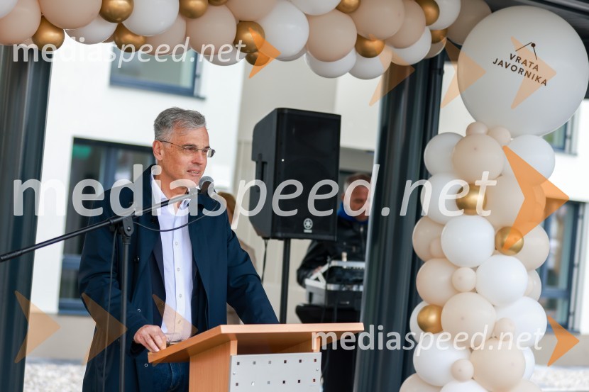  Črtomir Remec, direktor Stanovanjskega skladaObjekt Vrata Javornik na Ravnah na Koroškem prinaša 35 novih javnih najemnih stanovanj