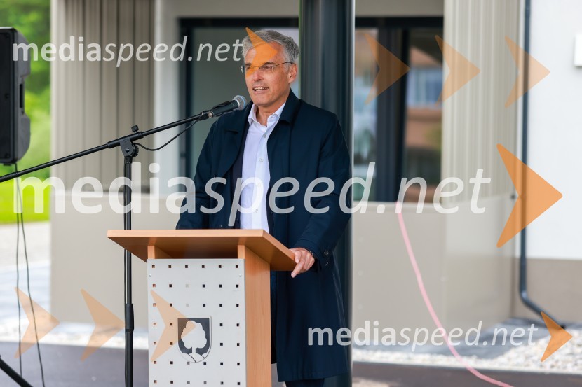  Črtomir Remec, direktor Stanovanjskega skladaObjekt Vrata Javornik na Ravnah na Koroškem prinaša 35 novih javnih najemnih stanovanj