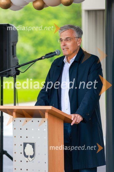  Črtomir Remec, direktor Stanovanjskega skladaObjekt Vrata Javornik na Ravnah na Koroškem prinaša 35 novih javnih najemnih stanovanj