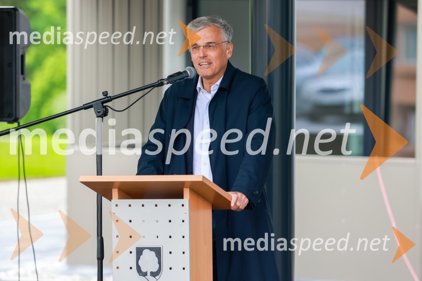  Črtomir Remec, direktor Stanovanjskega skladaObjekt Vrata Javornik na Ravnah na Koroškem prinaša 35 novih javnih najemnih stanovanj