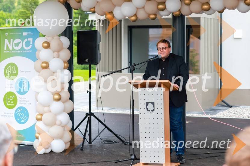  Simon Maljevac, Minister za solidarno prihodnostObjekt Vrata Javornik na Ravnah na Koroškem prinaša 35 novih javnih najemnih stanovanj