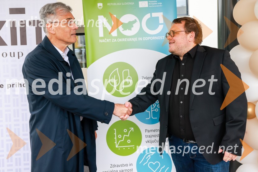  Črtomir Remec, direktor Stanovanjskega sklada;  Simon Maljevac, Minister za solidarno prihodnostObjekt Vrata Javornik na Ravnah na Koroškem prinaša 35 novih javnih najemnih stanovanj