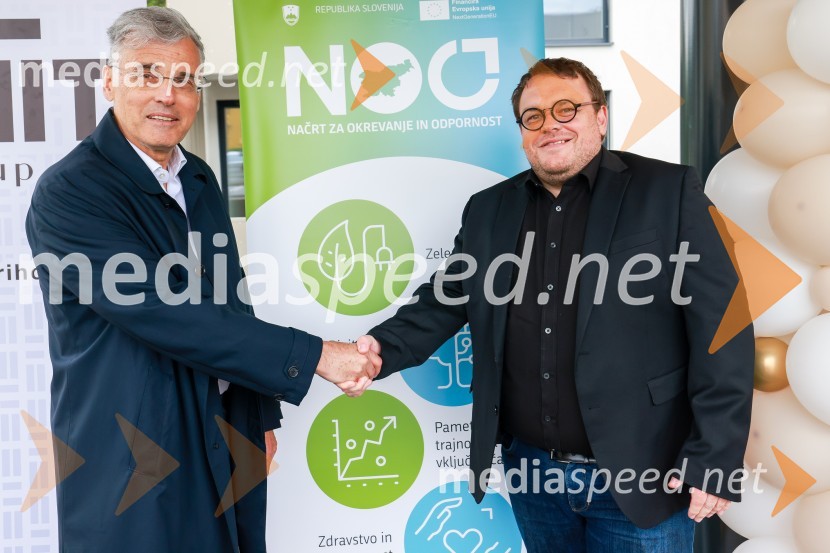  Črtomir Remec, direktor Stanovanjskega sklada;  Simon Maljevac, Minister za solidarno prihodnostObjekt Vrata Javornik na Ravnah na Koroškem prinaša 35 novih javnih najemnih stanovanj