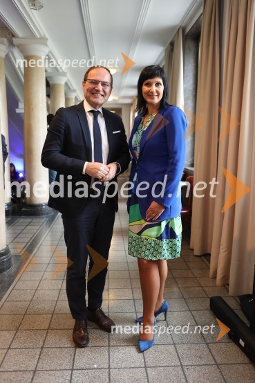  Tone Rode, direktor družbe Družina;  Karmen Pangos, poslovna direktorica, Perutnina Ptuj d.o.o.David in Martin o iskanju miru