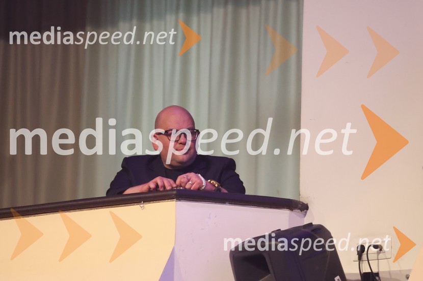 prof. dr. Dejan Verčič,  profesor in vodja Centra za marketing in odnose z javnostmi na Fakulteti za družbene vede v Ljubljani, ter partner in direktor za znanje, Herman & partnerji d.o.o.David in Martin o iskanju miru