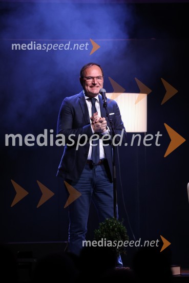  Tone Rode, direktor družbe DružinaDavid in Martin o iskanju miru