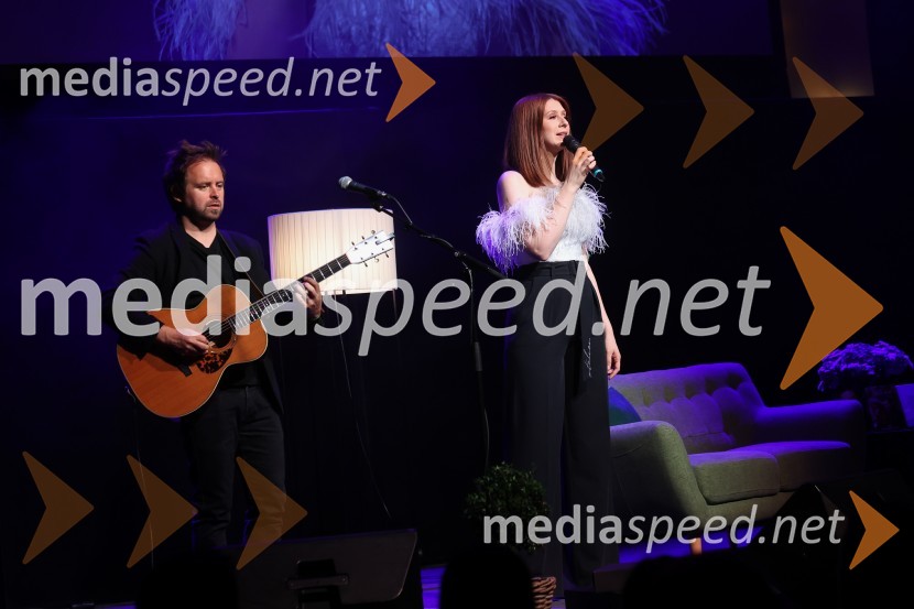  ... ;  Eva Boto, pevkaDavid in Martin o iskanju miru