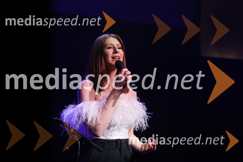  Eva Boto, pevkaDavid in Martin o iskanju miru