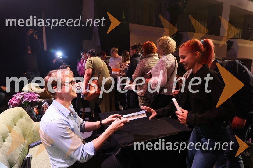  David Zupančič, specializant infektologije, pisatelj in spletni vplivnež;  ... David in Martin o iskanju miru