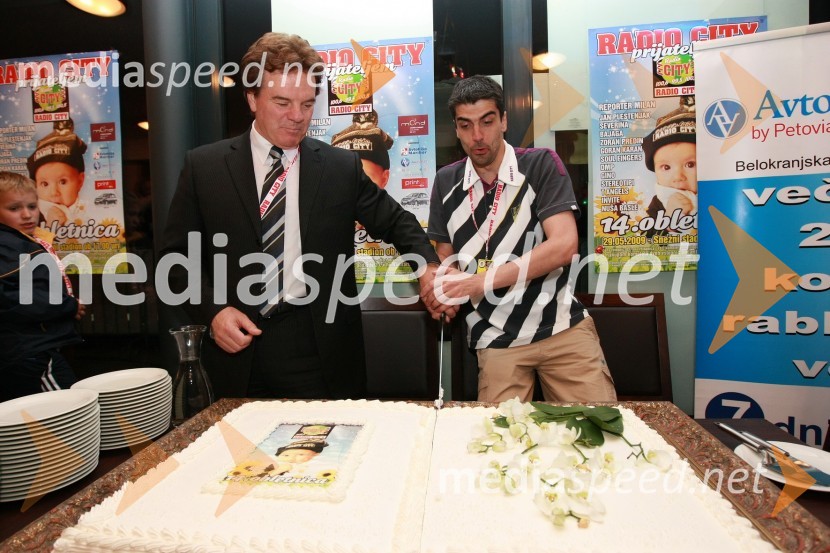 Mišo Hölbl, direktor in lastnik Radia City in Bor Greiner, odgovorni urednik Radia CityRadio City, koncert 2009