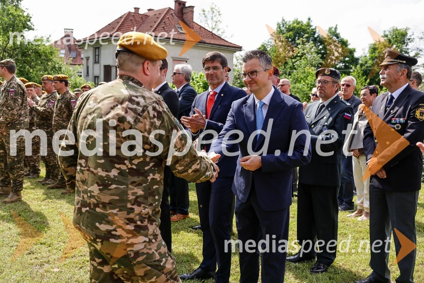 Matjaž Rakovec, župan Mestne občine Kranj;  Marjan  Šarec, minister za obramboV Parku slovenske himne poklon Slovenski vojski