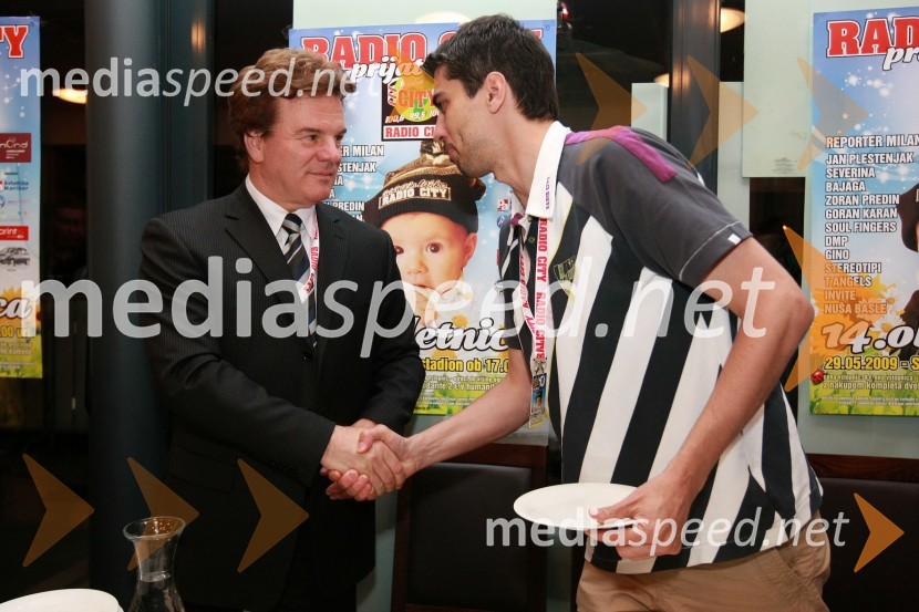 Mišo Hölbl, direktor in lastnik Radia City in Bor Greiner, odgovorni urednik Radia CityRadio City, koncert 2009