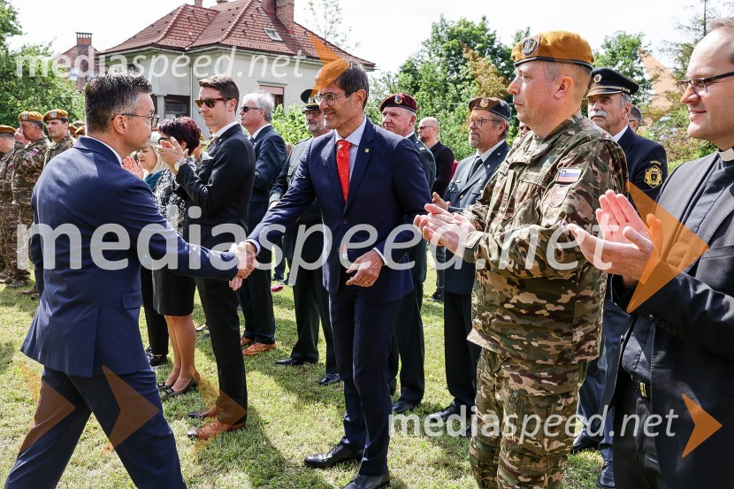  Marjan  Šarec, minister za obrambo;  Matjaž Rakovec, župan Mestne občine KranjV Parku slovenske himne poklon Slovenski vojski